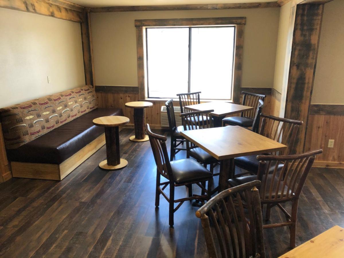 Clubhouse Inn West Yellowstone Bagian luar foto