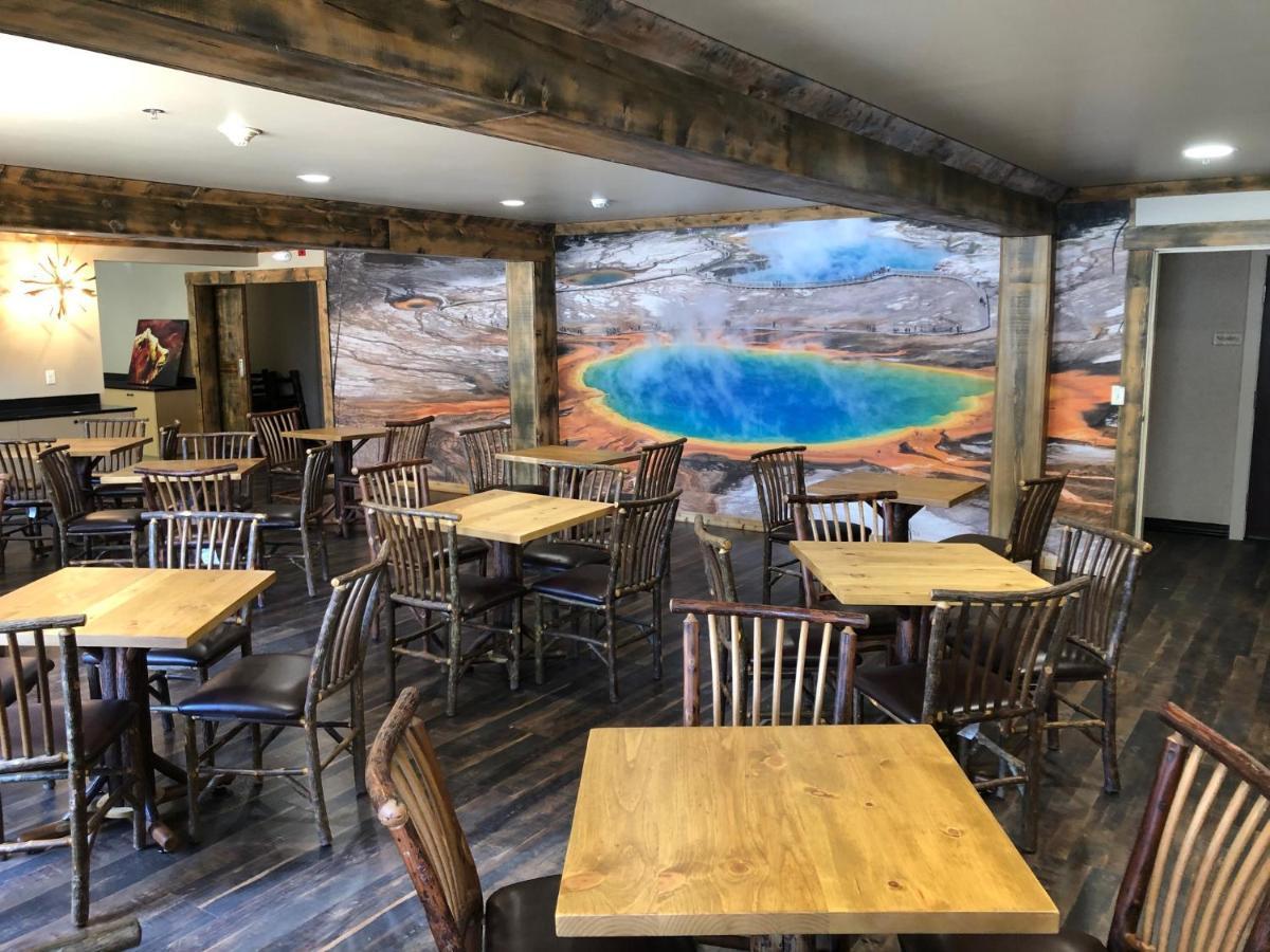 Clubhouse Inn West Yellowstone Bagian luar foto