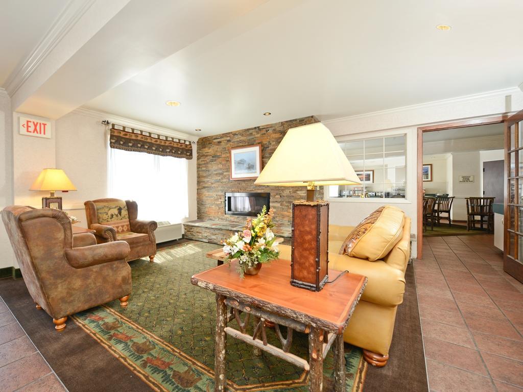 Clubhouse Inn West Yellowstone Bagian luar foto