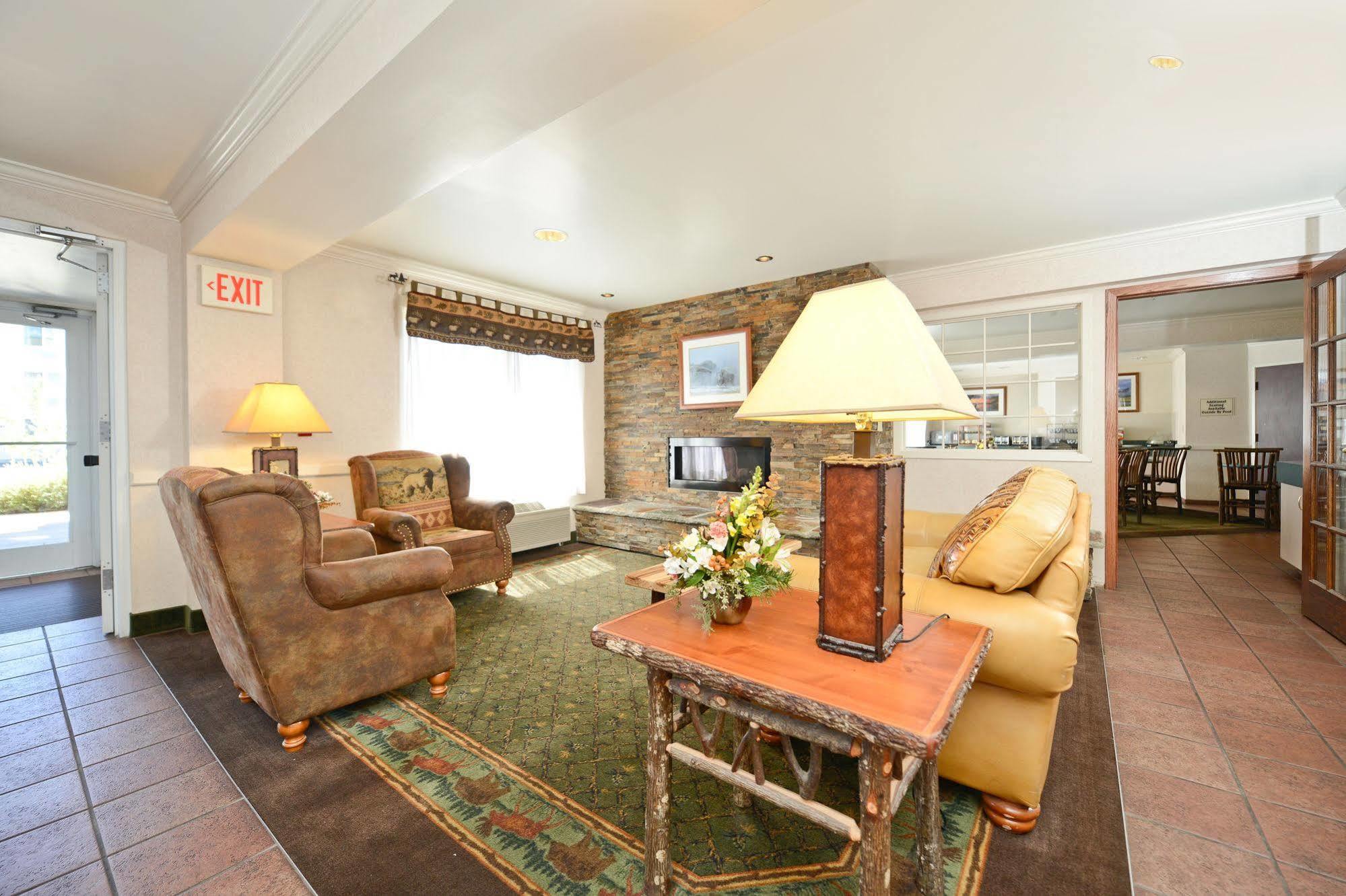 Clubhouse Inn West Yellowstone Bagian luar foto