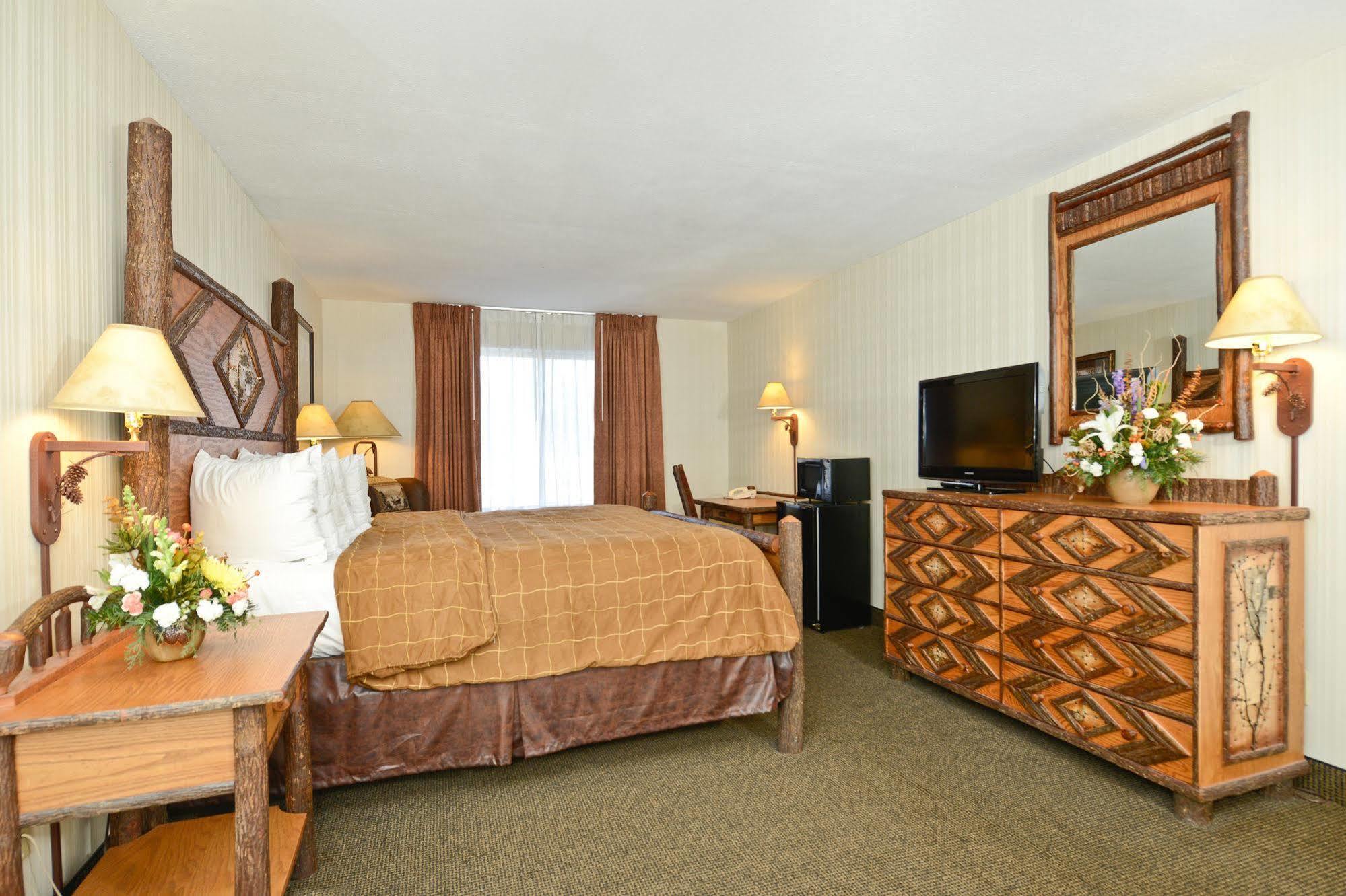 Clubhouse Inn West Yellowstone Bagian luar foto