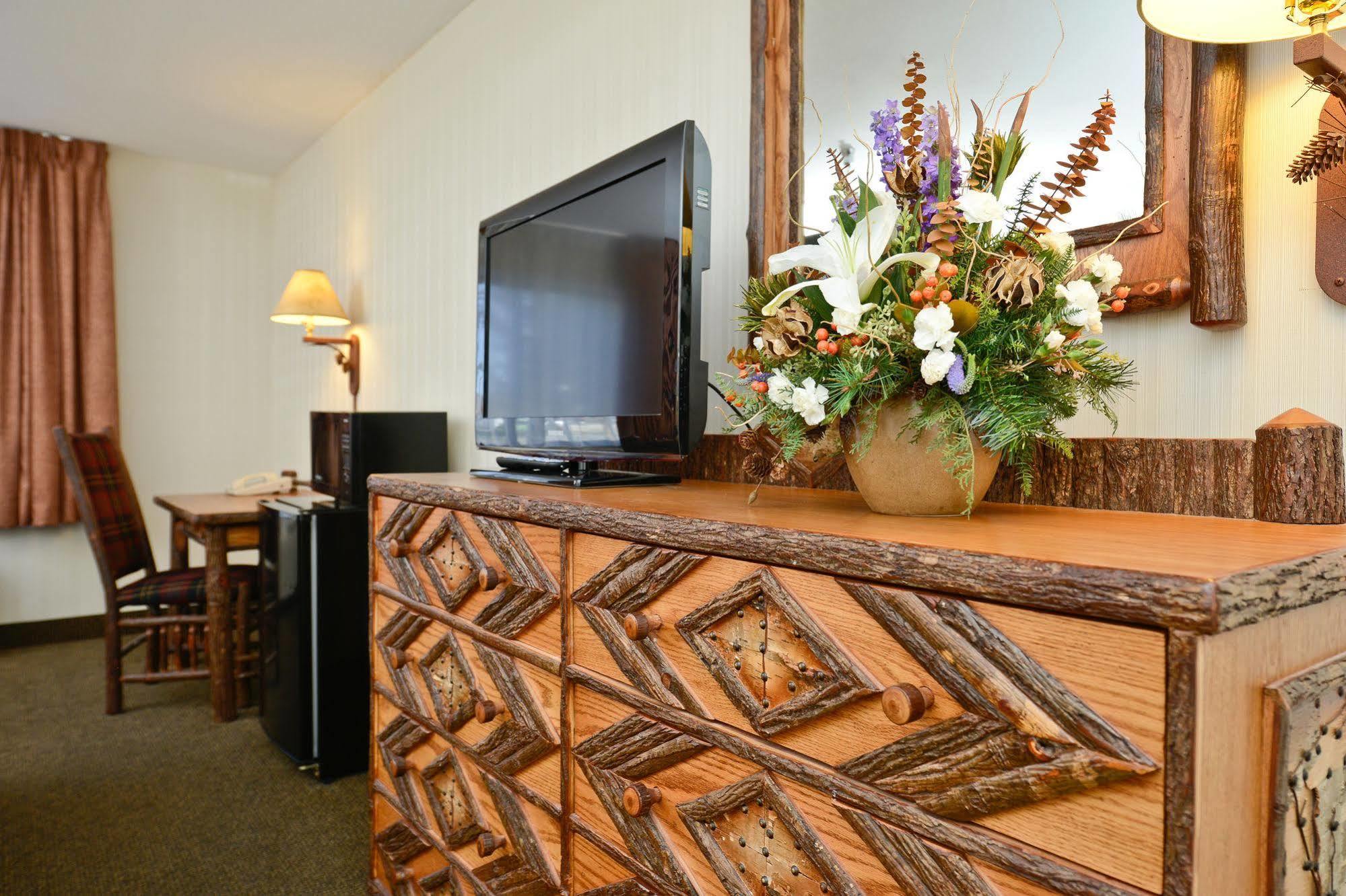 Clubhouse Inn West Yellowstone Bagian luar foto