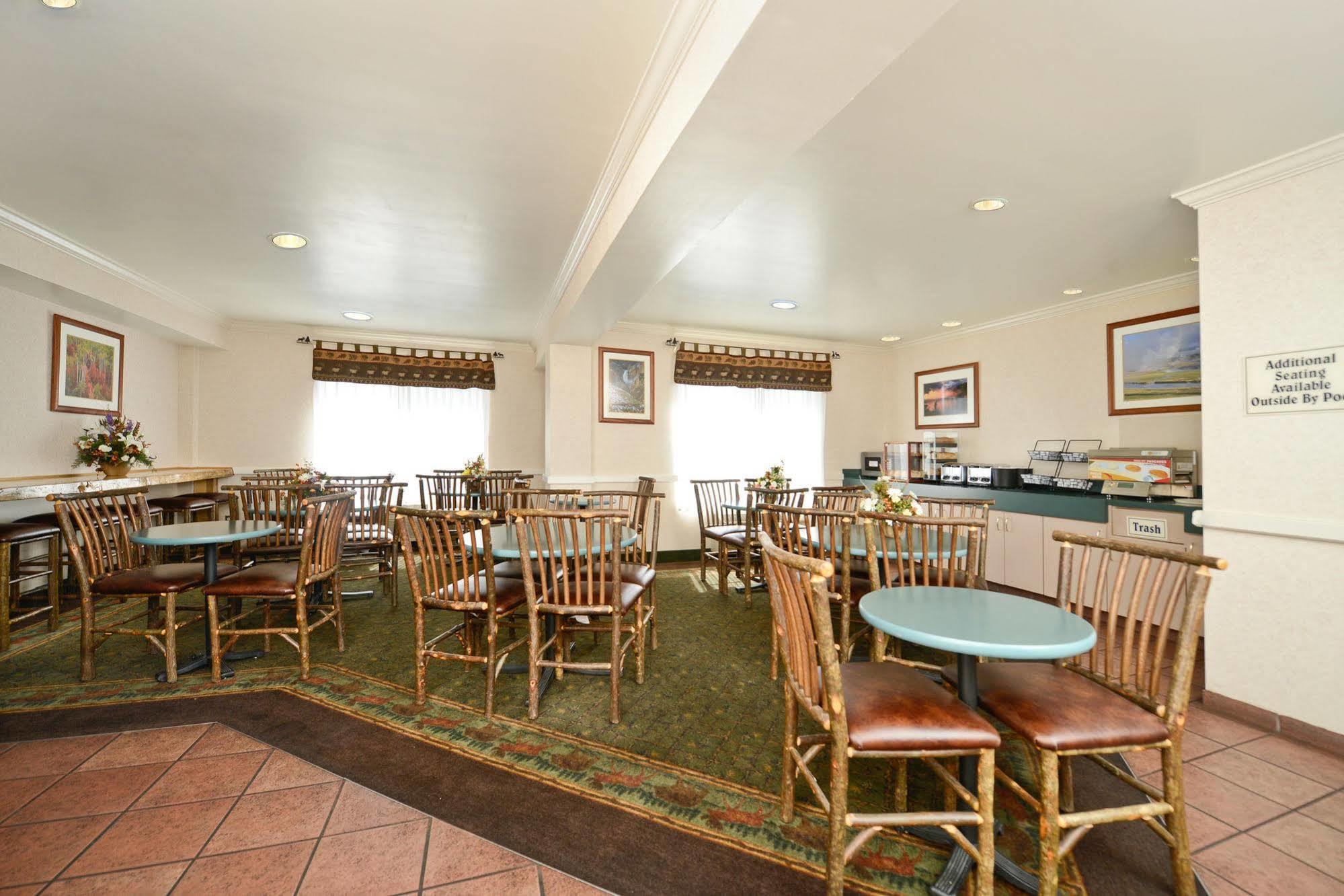Clubhouse Inn West Yellowstone Bagian luar foto
