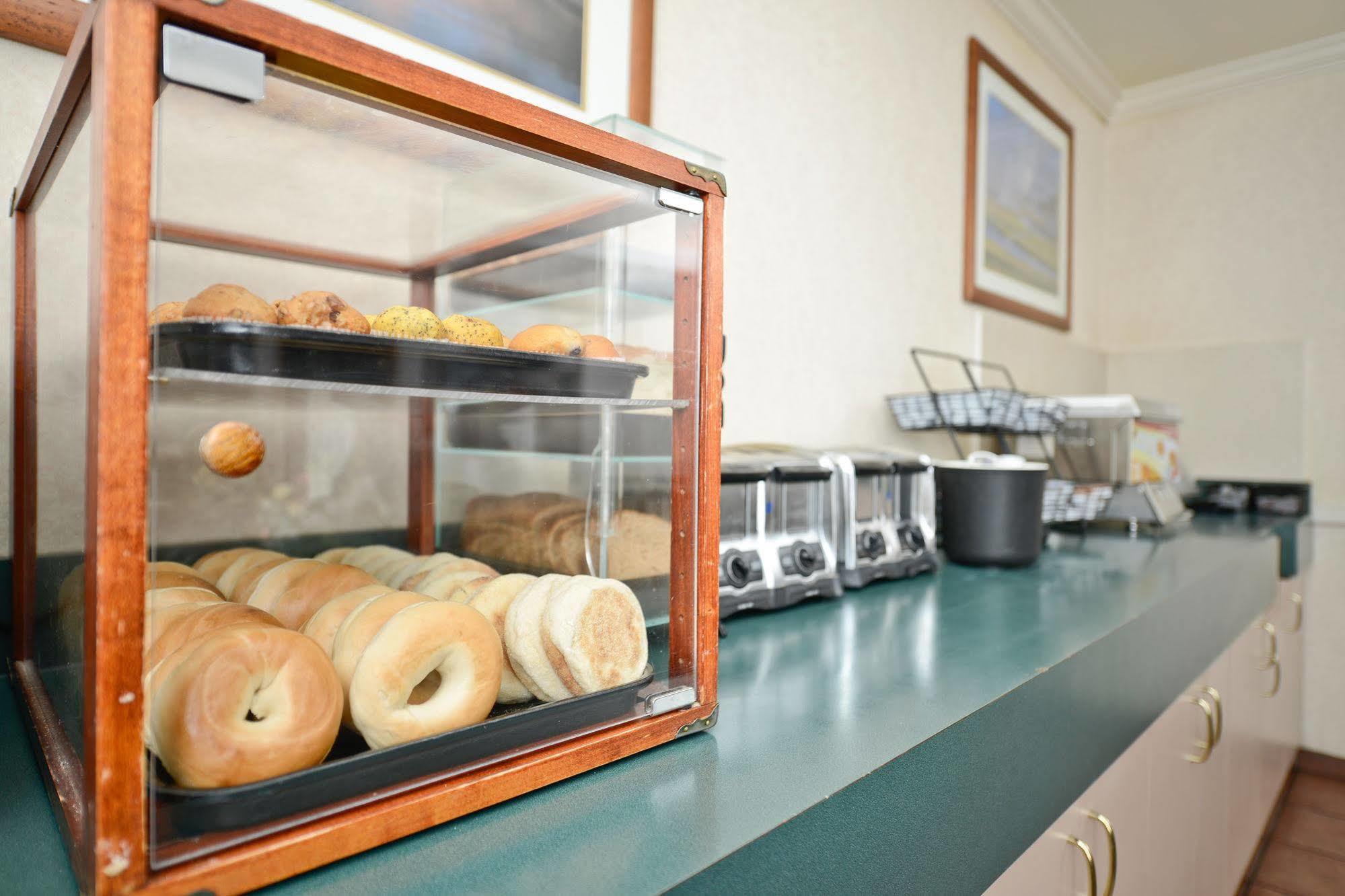 Clubhouse Inn West Yellowstone Bagian luar foto