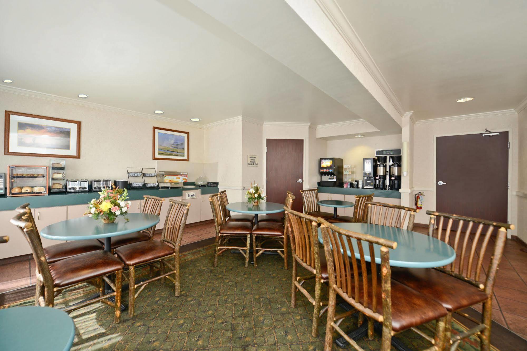 Clubhouse Inn West Yellowstone Bagian luar foto