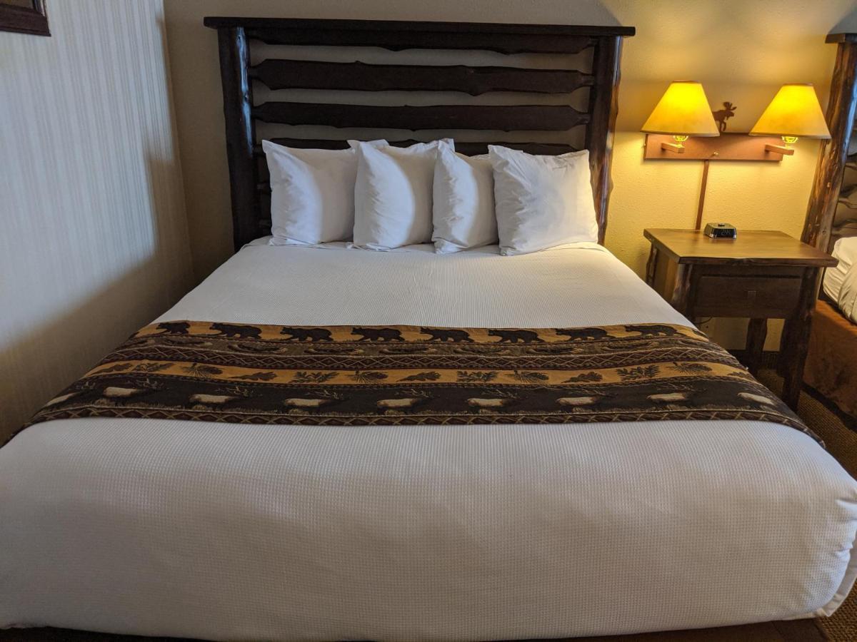 Clubhouse Inn West Yellowstone Bagian luar foto
