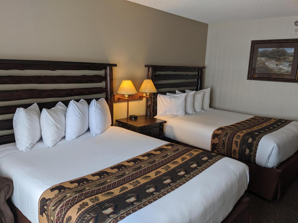 Clubhouse Inn West Yellowstone Bagian luar foto