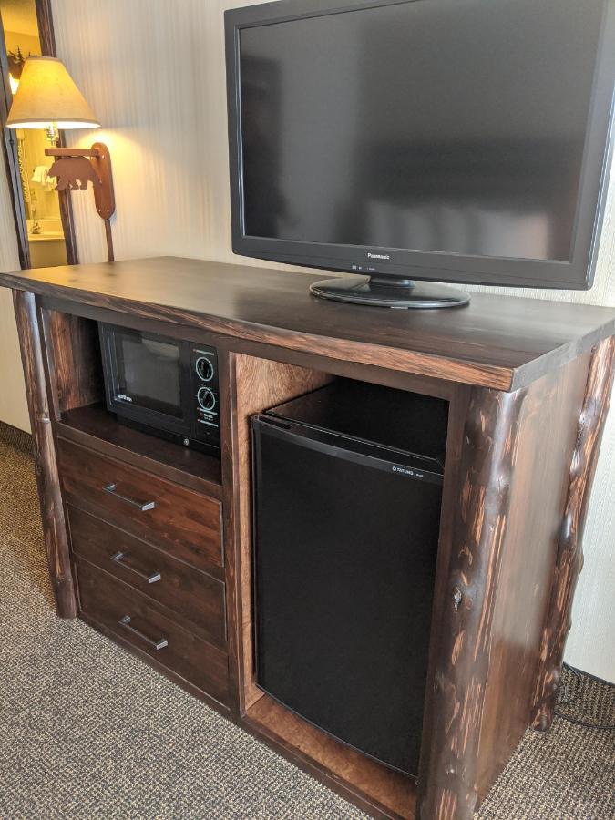 Clubhouse Inn West Yellowstone Bagian luar foto