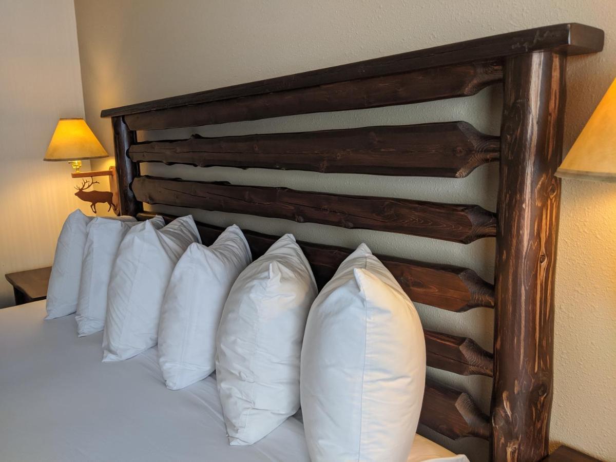 Clubhouse Inn West Yellowstone Bagian luar foto